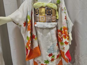 Traditional Japanese Yukata for Female White Base with Pink Flower Blue Flower Bling Bling (Suitable for Bon Odori) for Rent