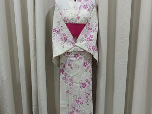 Japanese Traditional Yukata Female Beige Cream Base with Pink Sakura Printing for Rent