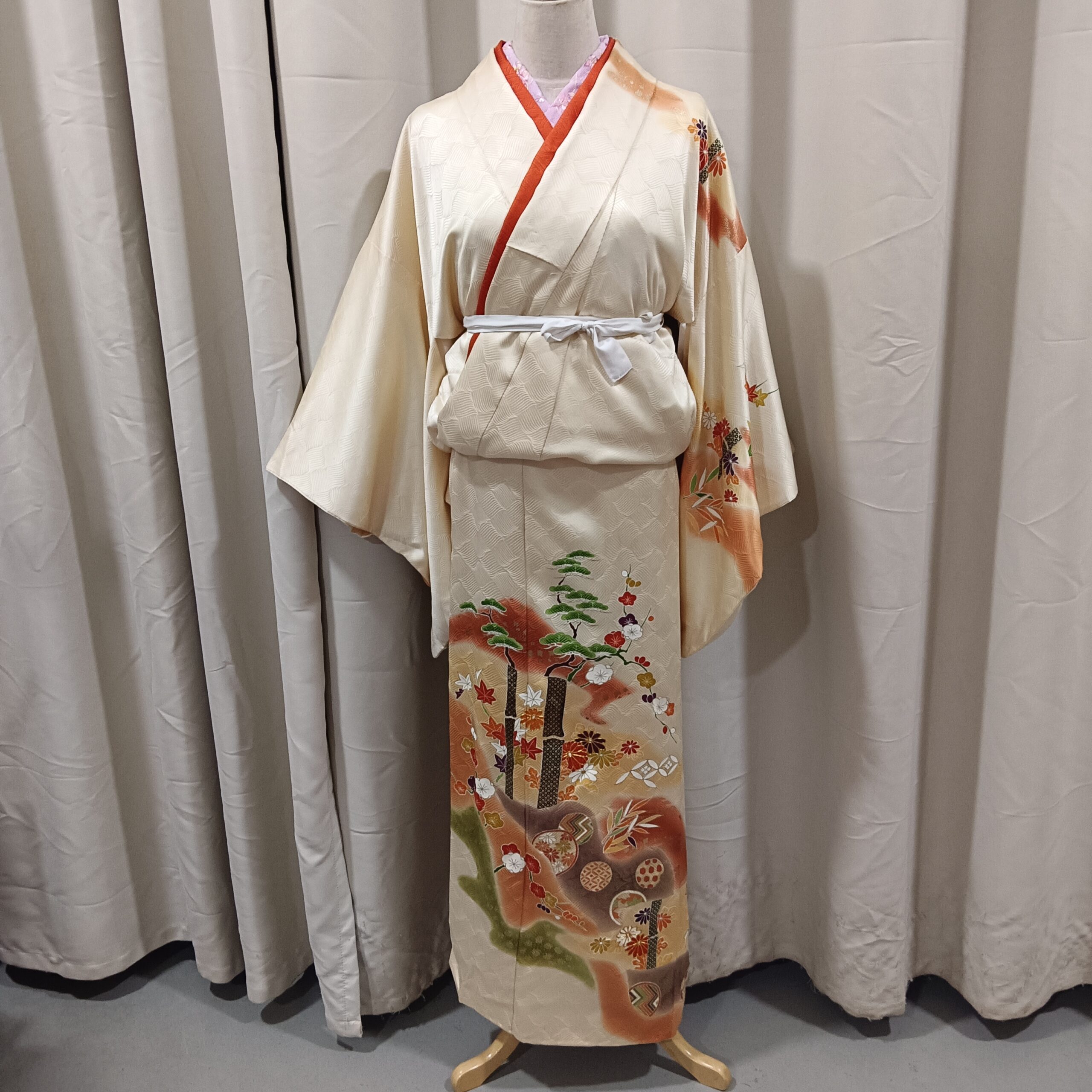 JAPANESE Traditional Kimono Houmongi Female Yellow Free Size for Rent 3JAPANESE Traditional Kimono Houmongi Female Yellow Free Size for Rent | RentSmart Asia | Renting Is The New Buying JAPANESE Traditional Kimono Houmongi Female Yellow Free Size for Rent - Image 3