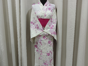 Japanese Traditional Yukata Female Beige Cream Base with Pink Sakura Printing for Rent