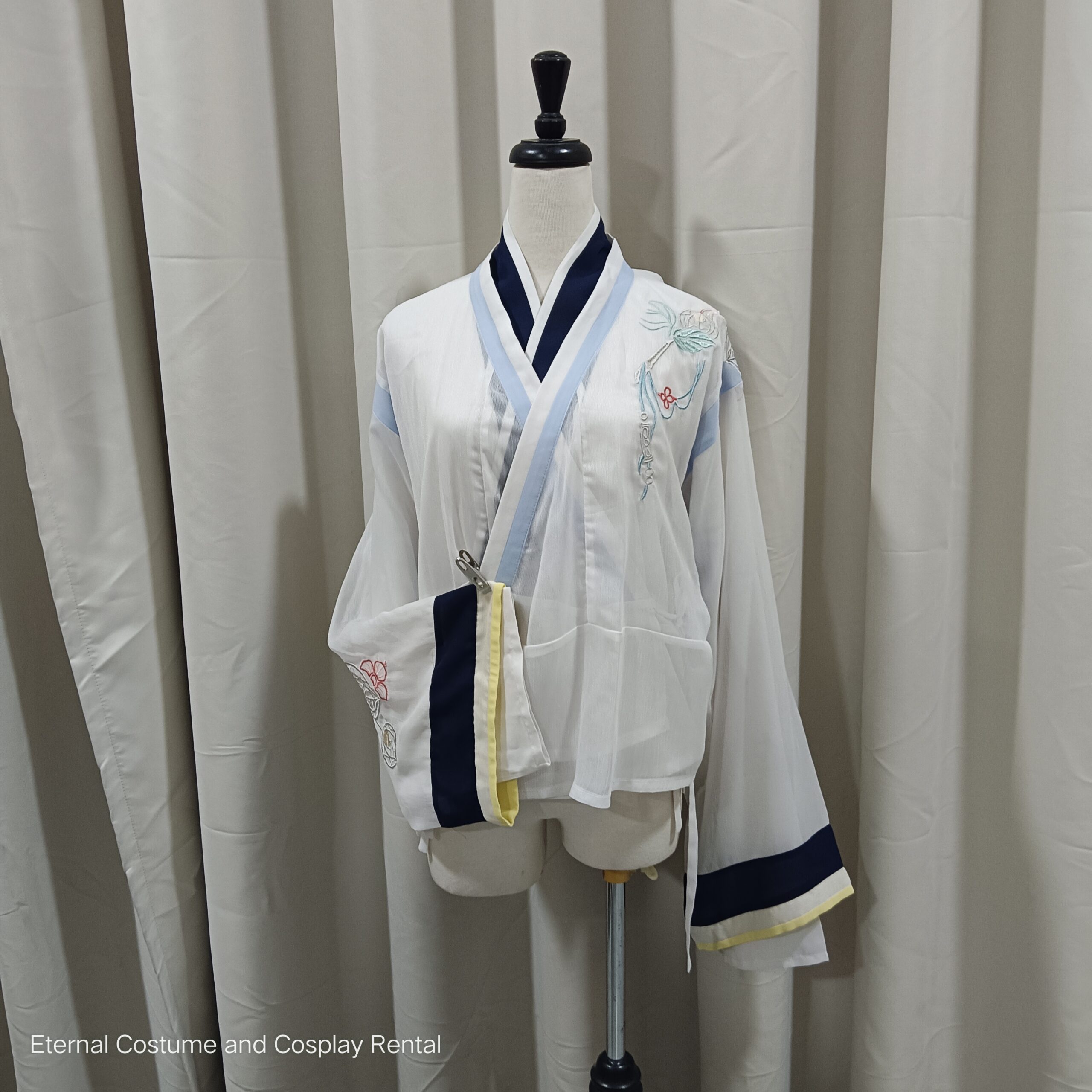 Chinese Traditional HanFu Female Light Blue XS-M size (蓝色交领汉服女) for Rent 3Chinese Traditional HanFu Female Light Blue XS-M size (蓝色交领汉服女) for Rent | RentSmart Asia | Renting Is The New Buying Chinese Traditional HanFu Female Light Blue XS-M size (蓝色交领汉服女) for Rent - Image 3